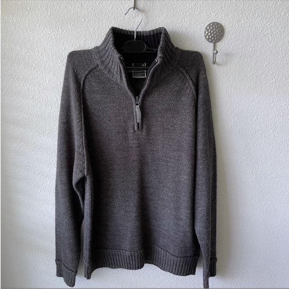 🤑2/$20🤑 Men's Gray Half-Zip Sweater - Picture 2 of 4